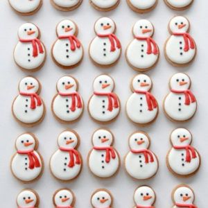 10 Charming Ways to Decorate Christmas Cookies - Sugar and Charm Sugar and Charm Easy Christmas Cookies Decorating, Super Cookies, Gingerbread Cookies Decorated, Peppermint Sugar, Snowman Cookies, Festive Cookies, Christmas Cookies Easy, Best Christmas Cookies, Almond Joy