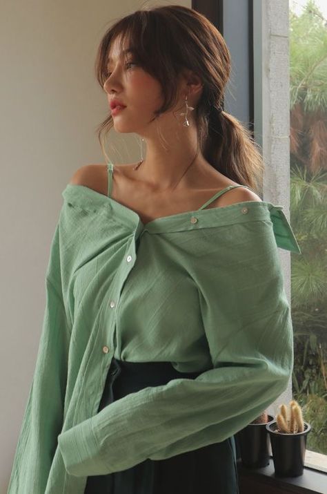 Park Sora, Cold Shoulder Blouse, Grunge Hair, Curtain Bangs, Aesthetic Hair, Mode Inspiration, Outfits Casuales, Ulzzang Girl, Hairstyles With Bangs