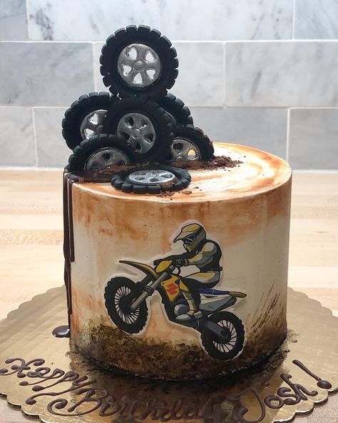 Bike Theme Cake For Men, Motorbike Cake For Men, Motorcycle Birthday Cakes For Men, Motorcycle Cake For Men, Birthday Cake Motorcycle, Motorcycle Theme Cake, Quad Bike Cake, Bike Theme Cake, Motor Bike Cake