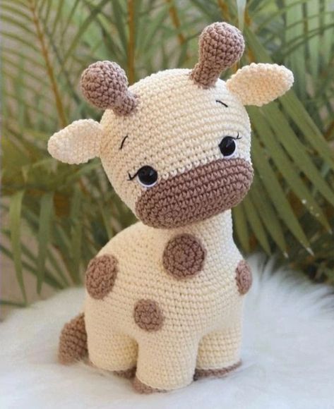 Muy bienvenidas a todas las alumnas... - Amigurumi desde cero Giraffe Haken, Knitting Bag Pattern, Crochet Baby Gifts, Crochet Leaf Patterns, Giraffe Crochet, Easy Crochet Animals, Baby Crochet Patterns Free, Crochet Disney, Crochet Dolls Free Patterns