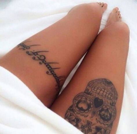 17 Sexy-As-Hell Thigh Tattoos That Will Make You Want To Show Off Your Legs Girl Thigh Tattoos, Tattoo Leg, Thigh Tattoos Women, Skull Tattoos, Trendy Tattoos, Tattoo Models, Piercing Tattoo, Tattoo Fonts, Get A Tattoo