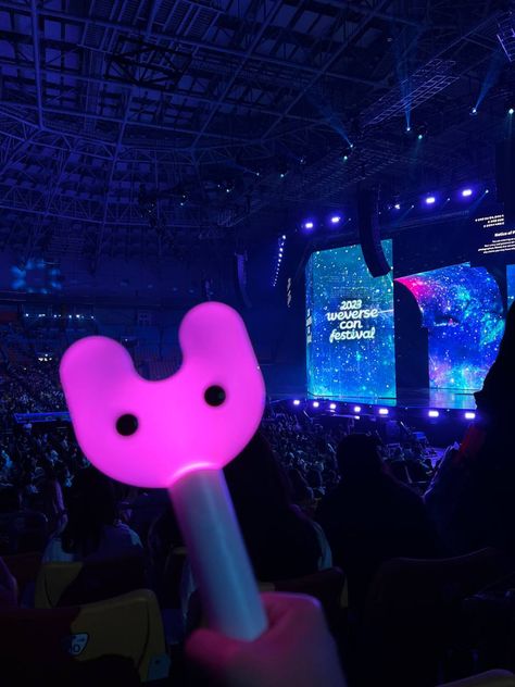 New Jeans Concert Photos, New Jeans Lightstick Aesthetic, Newjeans Lightstick Aesthetic, New Jeans Light Stick, New Jeans Concert, New Jeans Lightstick, Newjeans Concert, New Jeans Merch, Kpop Concert Aesthetic