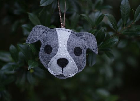 Sewing Patterns Free Dog, Felt Keyrings, Felt Dog Ornament, Plushies Diy, Felt Keyring, Felt Dog, Felt Ornaments Patterns, Felt Snowman, Felt Dogs