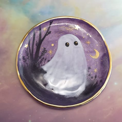 Halloween Plate Painting Ideas, Spooky Dishware, Pottery Painting Halloween Ideas, Halloween Ceramics Ideas Painting, Ghost Pottery Painting, Spooky Pottery Painting Ideas, Spooky Pottery Painting, Halloween Pottery Ideas Painted, Pottery Painting Ideas Halloween