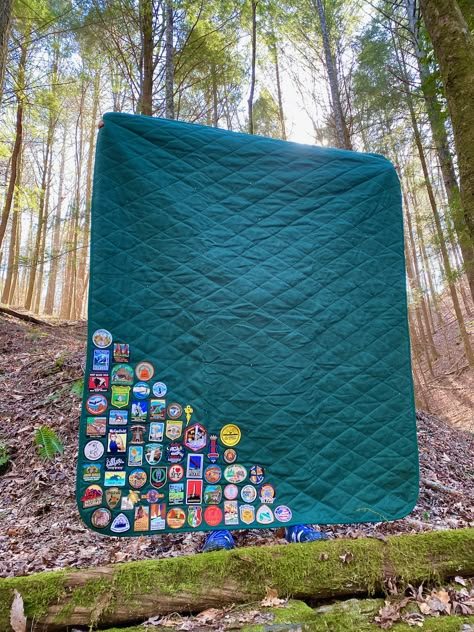 National Park Junior Ranger Camp Blankets | Whipstitch National Parks Patches, National Park Souvenir Ideas, National Park Patches Display Ideas, Cub Scout Crafts Easy, Scout Patch Display, Camp Blanket Badges, Camp Room, Junior Ranger, Cub Scout Activities