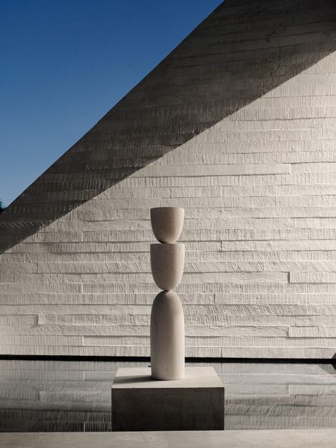 Concrete Townhouse, Mexico Architecture, Oak Timber Flooring, Concrete Sculpture, Exposed Concrete, American Architecture, Architecture Inspiration, Traditional Building, Concrete Structure