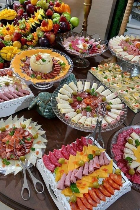 Houses Kitchen, Cocktail Party Food, Potpourri Christmas, Decorações Com Comidas, Party Food Buffet, Catering Ideas Food, Brunch Buffet, Party Food Platters, Birthday Brunch