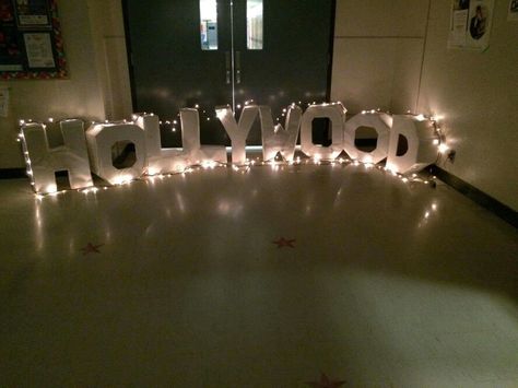 DIY "HOLLYWOOD" Sign  Cardboard + paper + glue + lights (03.10.2016) ~ liuneytoones 2016 Diy Hollywood Sign, Diy Hollywood Decorations, Hollywood Dance, Hollywood Prom, Hollywood Christmas, Dance Decor, 8th Grade Dance, Sweet 16 Themes, Dance Decorations