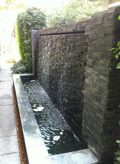 Wall Fountains Backyard, Outdoor Wall Fountains, Water Wall Fountain, Water Fountain Design, Taman Air, Water Feature Wall, Outdoor Water Features, Fountains Backyard, Modern Backyard Landscaping