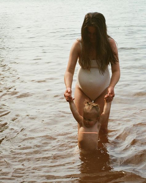 Natural Mama, Beach Mom, Lake Day, Family Nature, Mama Natural, Maternity Photoshoot Poses, Mama Bird, Life Vision Board, Future Family