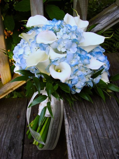 Wedding Flowers Blue Hydrangea, Hydrangea Bouquet Wedding, Calla Lily Bouquet, Blue Wedding Bouquet, Hydrangea Bouquet, Lily Bouquet, Purple Wedding Flowers, Blue Themed Wedding, Blue Wedding Flowers