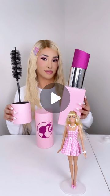 Easy Barbie Party Decorations, Simple Barbie Centerpieces, Barbie Decoration Ideas, Barbie Party Printables Free, Barbie Decor Diy, Diy Barbie Props, Barbie Candy Table Ideas, Barbie Doll Centerpieces Ideas, Diy Barbie Themed Birthday Party