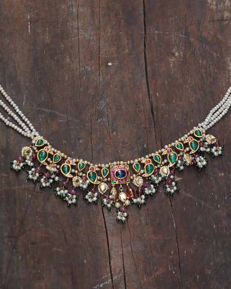 Choker Necklace Designs, Gold Jewelry Simple Necklace, Gold Necklace Indian Bridal Jewelry, Beaded Necklace Designs, Antique Jewelry Indian, Gold Pendant Jewelry, Indian Jewellery Design Earrings, Gold Bride Jewelry, Indian Jewelry Sets