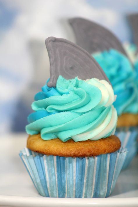 Shark Fin Cupcakes, Shark Cupcakes, Teenager Party, Shark Birthday Cakes, Summer Cupcakes, Ocean Birthday Party, Shark Themed Birthday Party, Funny Shark, Shark Cake