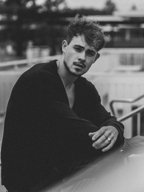 Akali League Of Legends, Dacre Montgomery, Australian Actors, Stranger Things Characters, Stranger Things Aesthetic, Pretty Men, Future Husband, Vampire Diaries, Celebrity Crush