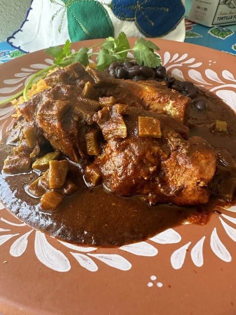 Pork Ribs in Chile Pasilla with Cactus (Costillas de Puerco en Salsa con Nopalitos Chile Salsa, Chile Pasilla, Country Style Pork Ribs, Red Chile Sauce, Homemade Flour Tortillas, Piggly Wiggly, Smoked Ribs, Mexican Foods, Mexican Cooking