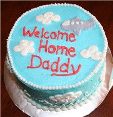 Welcome Home Daddy Cake #military #homecoming #deployment www.facebook.com/kanncakes Welcome Home Signs For Military, Military Homecoming Signs, Welcome Home Cakes, Modern Vintage Homes, Welcome Back Home, Military Cake, Homecoming Signs, Welcome Home Parties, Cake For Husband