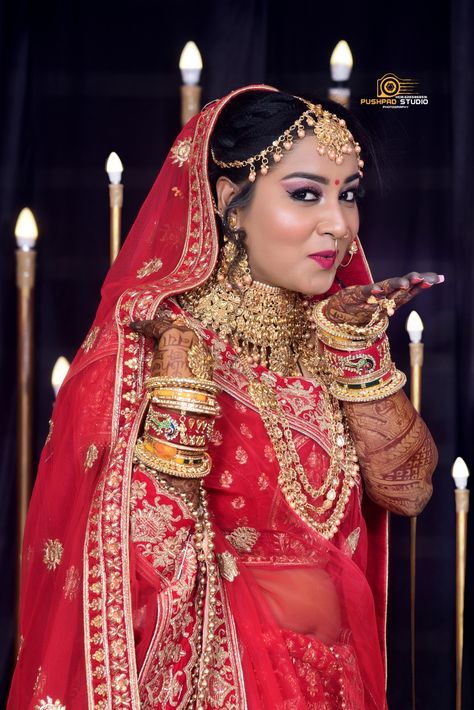 Bride Wedding Photo Shoot New Dulhan Pose, Wedding Dulhan Pose, शाद��ी की तस्वीरें, Bride Wedding Photos, Indian Bride Poses, Indian Bride Photography Poses, Indian Wedding Poses, Bride Photos Poses, Groom Photoshoot