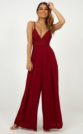 Prom Jumpsuit, Cocktail Dresses With Sleeves, Look Formal, V Neck Wedding Dress, Jumpsuit Outfit, Bring It, Ladies Dress Design, Looks Style, Women's Fashion Dresses