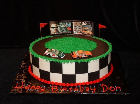 I will be making this cake (with a Kyle Busch car.) Round Race Car Cake, Race Car Theme Cake, Nascar Cake, Race Track Cake, Racing Cake, Rodjendanske Torte, Race Car Cakes, Cars Birthday Cake, Race Car Birthday Party