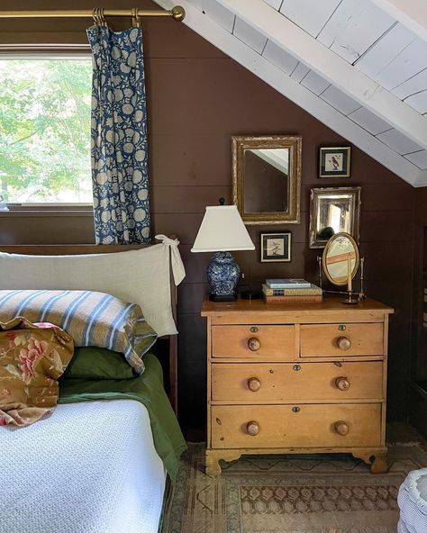 Hayes Cottage (@hayes.cottage) • Instagram photos and videos Craftsman Cottage Interiors, Cottage Core Bedding, Hygee Home, English Country Bedroom, Holland House, Craftsman Cottage, Cosy House, Attic Room, Country Living Magazine