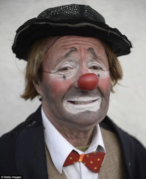 On the way out: Membership at the country's largest clown organizations has plunged over the past decade amid declining interest, old age and higher standards for the jokesters Old Clown Makeup, Classic Clown Makeup, Types Of Clowns, Clown Photos, Clown Images, Clown Paintings, Clown Tattoo, Send In The Clowns, Clown Faces