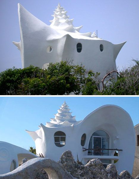 Swirling stacks of mixed stone form curved fences that reflect the organic nature of the main ‘shell house’ buildings and curvalinear window openings. Perhaps the only unfortunate parts of the design are the doors and windows, which are forced to conform to the curves around them but ultimately contain straightened elements that clash with the overall fluid forms. Crazy Houses, Organic House, Shell House, Spiral Shell, Unusual Buildings, Unusual Homes, Interesting Buildings, Amazing Buildings, Organic Architecture