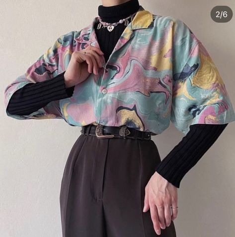 Chaotic Fashion Aesthetic, Patterned Button Down Shirt Outfit, Artsy Indie Outfits, Pattern Button Up, Colorful Button Up Shirt Outfit, Button Up Casual Outfit, Patterned Button Up Outfit, Maximalist Clothes, Long Sleeve Under Short Sleeve