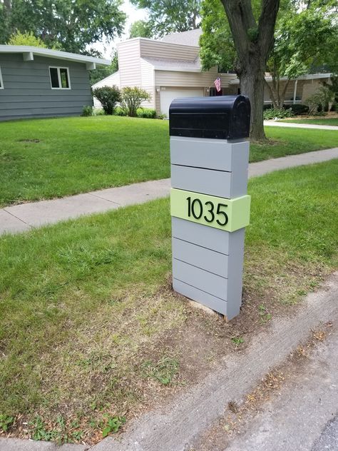 Mid-Century Modern Mailbox Mailbox Cinder Blocks, Post Mailbox Ideas Curb Appeal, Mid Century Modern Mailbox Ideas, Modern Mailbox Ideas, Mailbox On House, Modern Mailbox Post, Mid Century Mailbox, Modern Mailbox Design, Mid Century Modern Mailbox