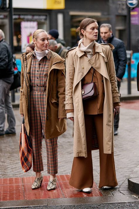 See the Latest London Fashion Week Street Style Fall 2019 | Who What Wear Mode Dope, London Fashion Week Street Style, London Fashion Weeks, London Street Style, Looks Street Style, Autumn Street Style, Cute Fall Outfits, Fashion Weeks, Women's Wear