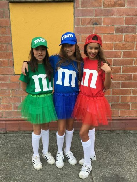 M Dress Up Ideas, M&m Halloween Costume, M&m Costume, Costume Homemade, Dress Up Ideas, Halloween Costumes For Family, Cute Group Halloween Costumes, Trio Halloween Costumes, Duo Halloween Costumes