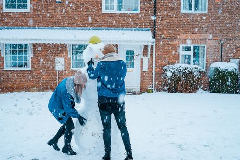 couple building snowman during winter photo – Free Blizzard Image on Unsplash Special Days In January, Building A Snowman, Cheap Date Ideas, Snow Pictures, Scenic Road Trip, Foreign Film, Septic System, Winter Photo, Winter Storm