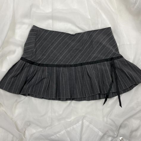 Multiply By 2, Pinstripe Mini Skirt, Pinstripe Skirt, Y2k Skirt, Fashion D, Y2k Aesthetic, Y2k Style, Grey Fashion, Y2k Fashion