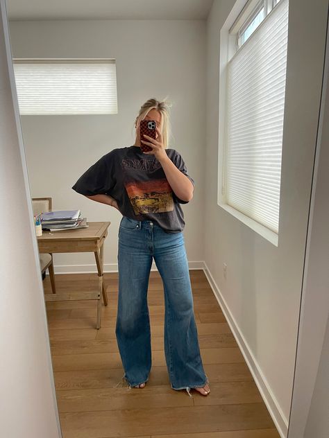 Good American Skate Jeans, Skater Mom Style, Good American Jeans Outfits, Skate Jeans Outfit, Wardrobe Inventory, Aw Style, Bre Sheppard, 90s Jean, Spring Lookbook