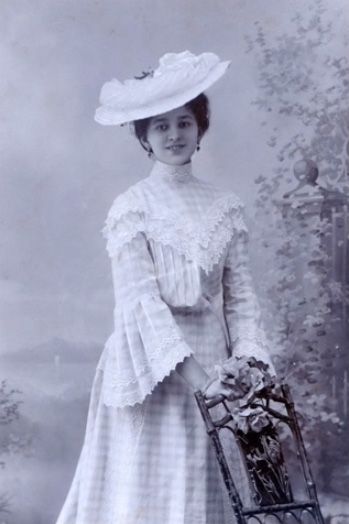 Hungarian Girls, 1900s Fashion, Elegant Photo, Vintage Everyday, Free Dresses, Edwardian Era, Edwardian Fashion, Historical Dresses, Beautiful Hats