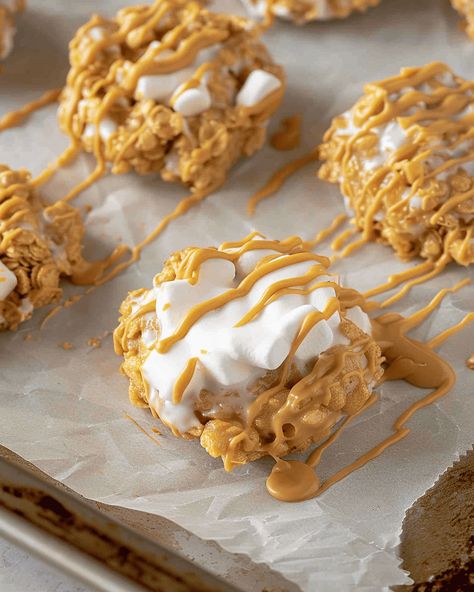 Crumbl No-Bake Marshmallow Peanut Butter Cornflake Cookies: A Sweet and Crunchy Treat If you’re a fan of easy, no-bake desserts that deliver both flavor and texture, these Crumbl No-Bake Marshmallow ... Read more Capn Crunch Marshmallow Treats, No Bake Peanut Butter Cornflake Cookies, Cornflake Chocolate Chip Cookies, Peanut M M Recipes, Recipe Using Marshmallows, Fun Easy Christmas Cookies, November Baked Goods, Cornflake Dessert Recipes, No Bake Peanut Butter Cookies