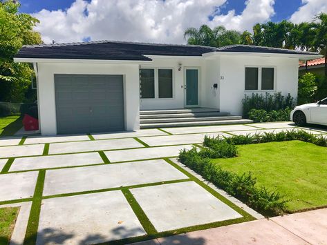 Installing a Grass Strip Driveway in Los Angeles -- Put Grass Between the Concrete! Strip Driveway, Circular Driveway Ideas, Grass Pavers Driveway, Grass Driveway, Turf Backyard, Permeable Driveway, Modern Driveway, Grass Pavers, Driveway Ideas