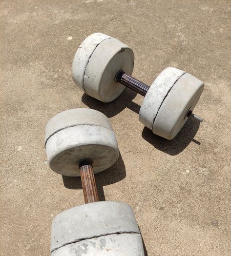 Homemade Gym Equipment, Diy Gym Equipment, Home Gym Garage, Diy Workout, Diy Gym, Diy Home Gym, Concrete Molds, Adjustable Dumbbells, Health And Fitness Articles