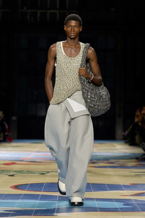 Bottega Veneta Spring 2024 Ready-to-Wear Fashion Show | Vogue Cell Theory, Menswear Runway, Vogue India, Milano Fashion Week, Fashion Show Collection, Spring 2024, Mens Street Style, Milan Fashion Week, Bottega Veneta