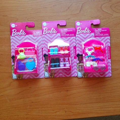 Barbies Accessories: Set Of 4 Shoes W Rack, 4 Handbags With Rack, Necklace, 2 Glasses, 3 Headbands W Rack Toy Story Figures, Toys Barbie, Cute Squishies, Mini Stuff, Barbie Doll Accessories, Nostalgic Toys, Hotel Transylvania, Pixar Toys, Barbie Accessories