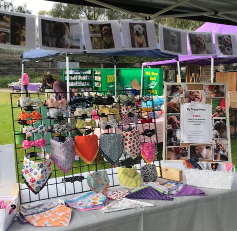 Dog Market Stall, Pet Bandana Display, Dog Collar Display, Collar Display, Pet Store Ideas, Dog Marketing, Stall Display, Personalized Leather Dog Collar, Vendor Displays