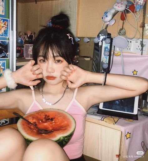 Watermelon Drawing, Random Port, Watermelon Girl, 2000s Japanese Fashion, Eating Watermelon, Watermelon Art, Summer Icon, Friend Poses Photography, Body Reference Poses