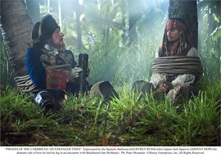 'Pirates of the Caribbean: On Stranger Tides’ Here's a scene filmed right on Kauai at the Coco Palms. Jack Sparrow X Hector Barbossa, Captain Barbossa, Hector Barbossa, Pirate Movies, Kaptan Jack Sparrow, On Stranger Tides, Elizabeth Swann, Sweeney Todd, Captain Jack Sparrow