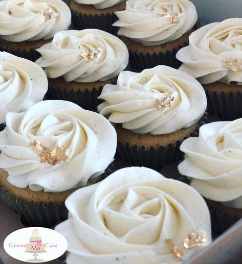 Cupcakes With Gold Leaf, Wedding Cupcakes White And Gold, Gold Leaf Cupcakes, Boho Wedding Cupcakes, White And Gold Cupcakes, White Wedding Cupcakes, Beach Birthday Cake, Rock Birthday, Golden Birthday Cakes