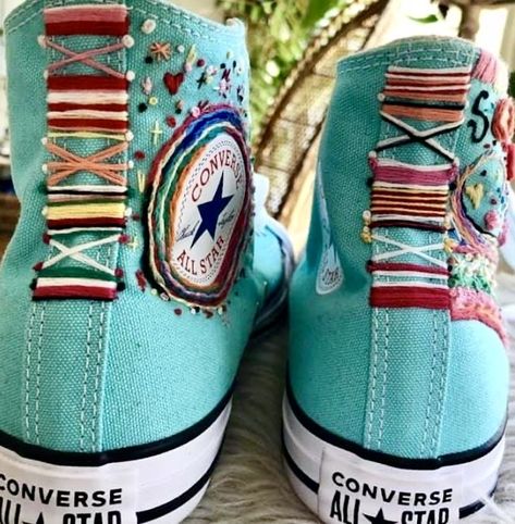 Converse Embroidery, Cute Converse Shoes, Embroidered Converse, Knitting For Beginners Hats, Cute Converse, Knitting For Beginners Blanket, High Tops Sneakers, Mode Hippie, Dr Shoes