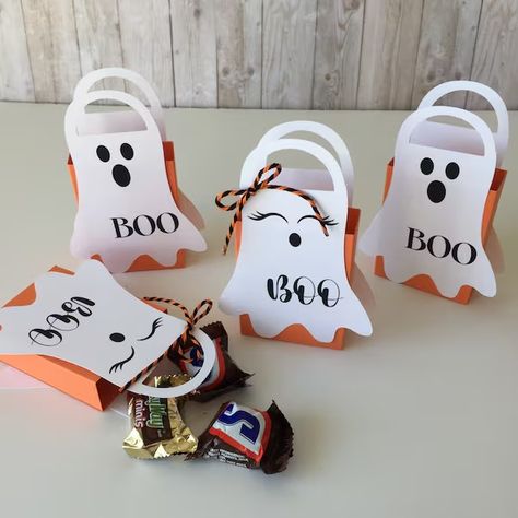 IECREATIONS - Etsy Paper Ghost, Ghost Treats, Middletown New York, Celebration Decorations, Halloween Favor, Halloween Favors, Halloween Treat Bags, Halloween Treat, Favor Boxes