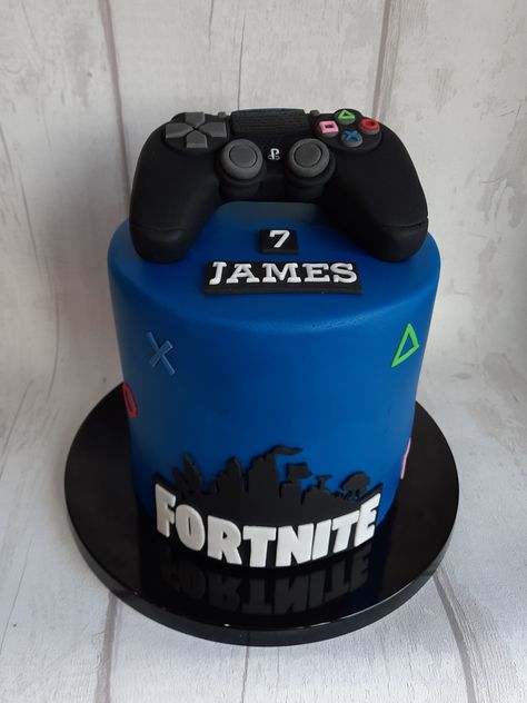 Birthday Cakes For 7 Year Boy, Birthday Cake For 10 Year Boy, Game Cake Ideas, Video Game Cake, Game Cake, Fortnite Cake, Video Game Cakes, Gaming Party, Fortnite Birthday