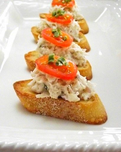 Crab Bruschetta.. seems simple enough. Might try for Superbowl?? Crab Bruschetta, Happy Hour Appetizers, Tasty Kitchen, Easy Weeknight Meals, Appetizers For Party, Appetizers Easy, Om Nom, I Love Food, Appetizer Snacks