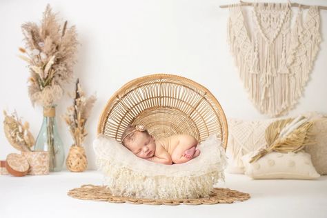 Newborn Photography White Background, Boho Newborn Photos, Newborn Education, Boho Newborn Photography, Boho Photo Studio, Physical Background, Studio Baby Photography, Baby Photography Poses, Diy Newborn Photography