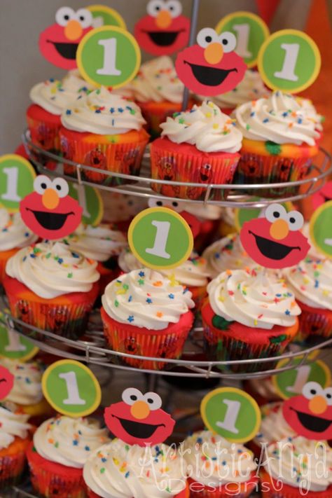 Sesame Street 1st Birthday Party, Sesame Street Birthday Party Ideas Boy, Elmo Birthday Party Boy, Elmo Face, Elmo Birthday Cake, Elmo First Birthday, Sesame Street Cupcakes, Elmo Cupcakes, Elmo And Friends